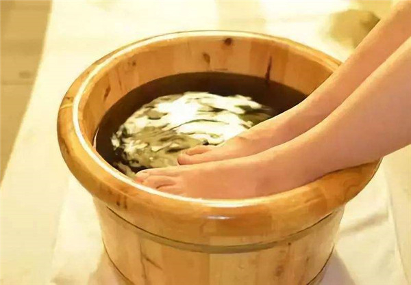 红斑型脚气泡脚水温过高危害